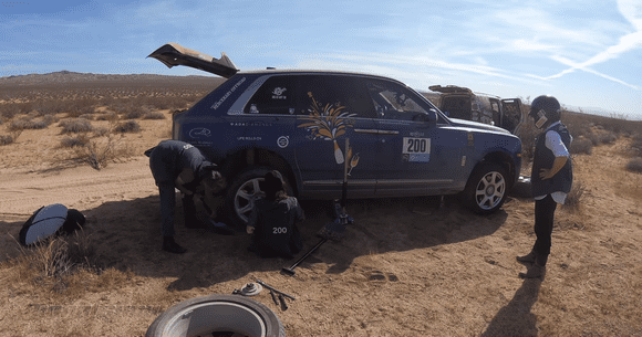 Au dus un Rolls-Royce Cullinan în off-road și i-au aflat slăbiciunea (VIDEO)