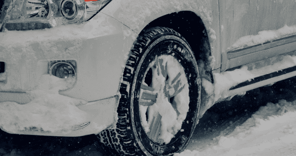 (P) A venit timpul să schimbi anvelopele de iarnă – Află de ce e important să te pregăteşti pentru sezonul rece