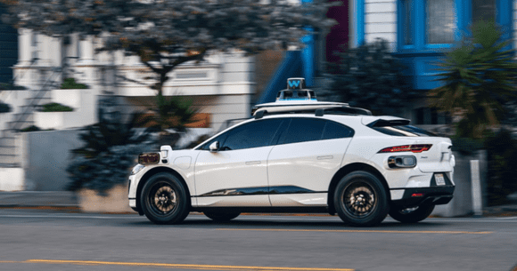 Mai au de lucru: mașinile autonome testate în San Francisco încurcă transportul public