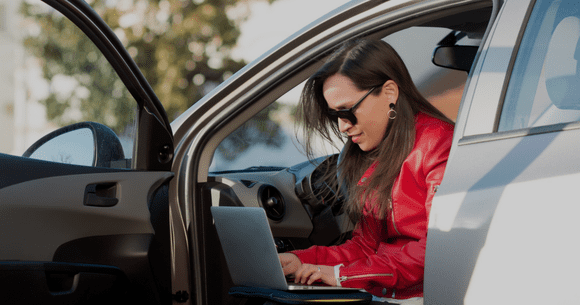 (P) Călătoria de Afaceri în România: De ce închirierea unei mașini este cheia succesului tău în deplasare