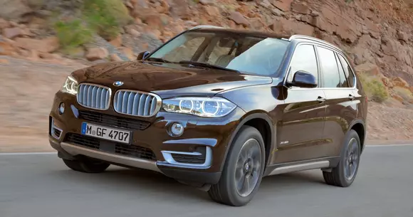 A treia generatie BMW X5: primele fotografii oficiale