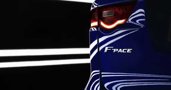 Prima imagine teaser cu Jaguar F-Pace, versiunea de producție a SUV-ului britanic