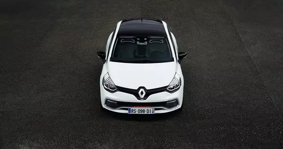 Clio RenaultSport 220 Trophy EDC: Cel mai puternic hothatch subcompact vine din Franța