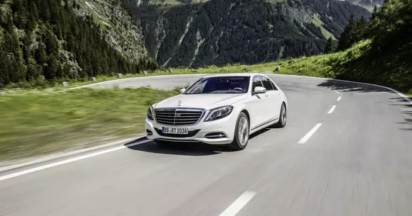 Mercedes-Benz va lansa 10 modele hibride până în 2017