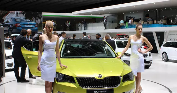 Live Geneva 2015 - Skoda Superb își dezvăluie formele în fața publicului elvețian