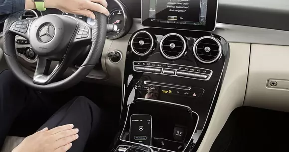 Mercedes-Benz introduce aplicația MB Companion dedicată pentru Apple Watch
