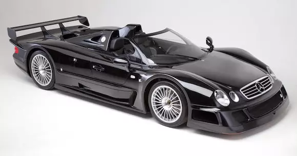 Un Mercedes-Benz CLK GTR Roadster va fi scos la licitație