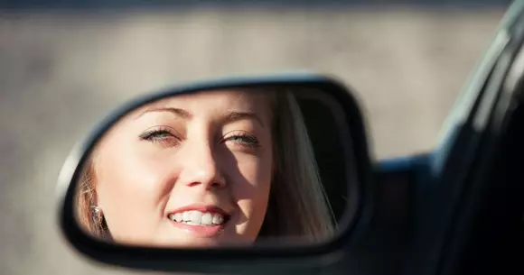 Patru motive pentru care femeile sunt mai potrivite la volan decât bărbații