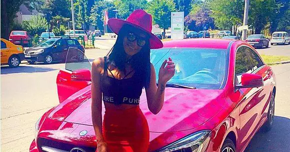 Adelina Pestrițu este o fană a mașinilor premium