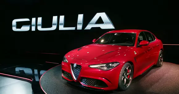 Imagini în premieră cu interiorul noii Alfa Giulia