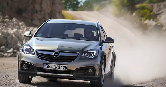 Opel Insignia cu "whisper diesel" și sistem OnStar