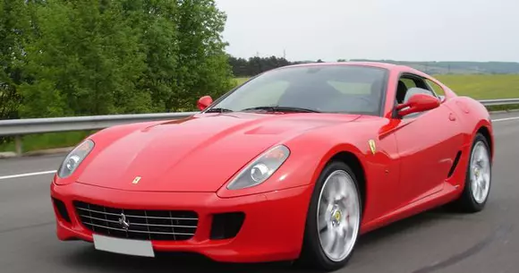 Cinci motive serioase să-ți cumperi un Ferrari