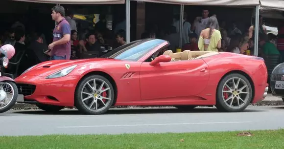 Cât costă să închiriezi un Ferrari în București?