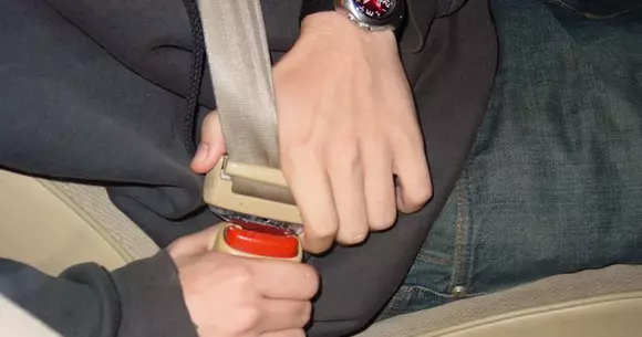 Care este răspunsul la întrebarea: "Sare airbagul dacă nu port centura de siguranță?"