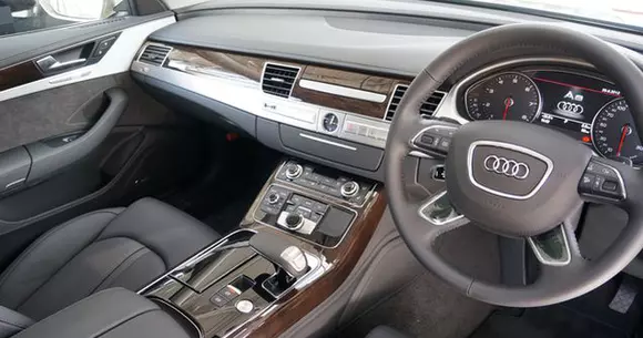 Trei dezavantaje ale mașinii cu volan pe dreapta