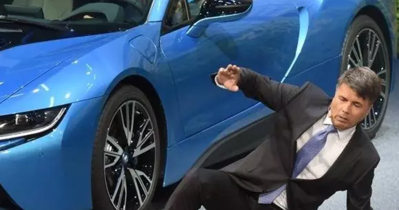 CEO-ul BMW, Harald Krueger, a leșinat pe scenă în timpul conferinței de la Frankfurt