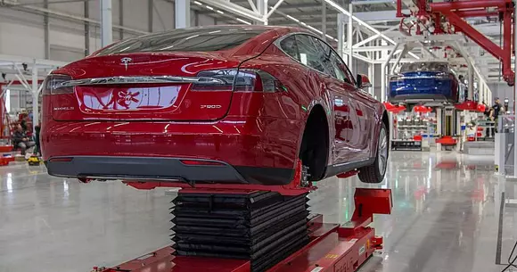 Tesla își deschide prima uzină din Europa