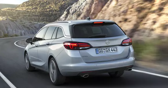 Opel Astra Sports Tourer - mai ușor cu până la 200 kg