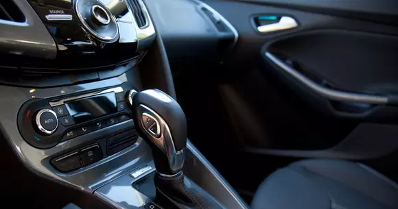 5 avantaje ale cutiei automate