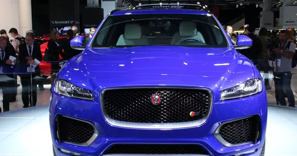 Frankfurt 2015 - Jaguar F-Pace, primul SUV al britanicilor acaparează publicul