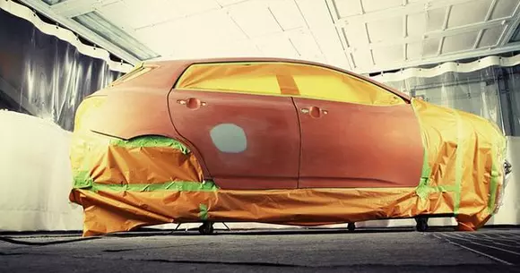 Cum e mai bine să vinzi mașina: proaspăt vopsită sau "naturală" și ușor zgâriată?