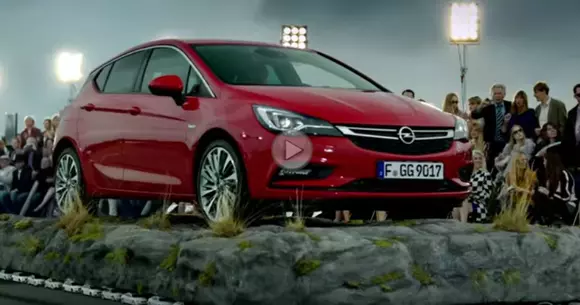 Opel Astra atacă liga premium
