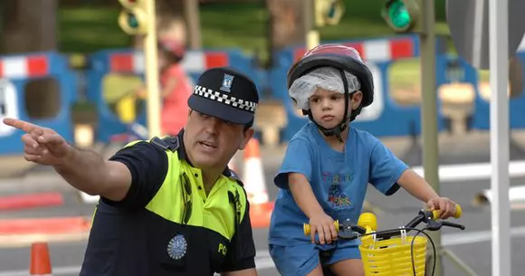 3 reguli de circulație pe care trebuie să le știe cei mici