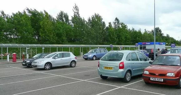 Trei lucruri de care să ții cont dacă închiriezi o mașină într-o țară UE