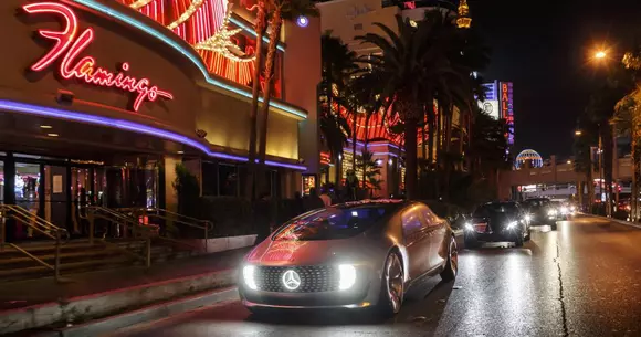 Mercedes-Benz F 015 Luxury in Motion Concept revine în trei clipuri noi