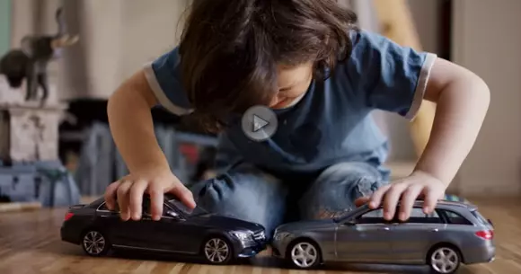 Mercedes-Benz strică jocul copiilor pasionați de mașini