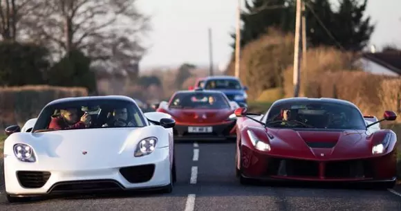 Paul Bailey, primul om care deține "Sfânta Treime" a hypercar-urilor și-a avariat Porsche-ul 918 Spyder