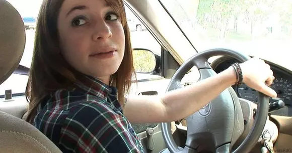 3 trucuri să conduci drept când dai în marșarier