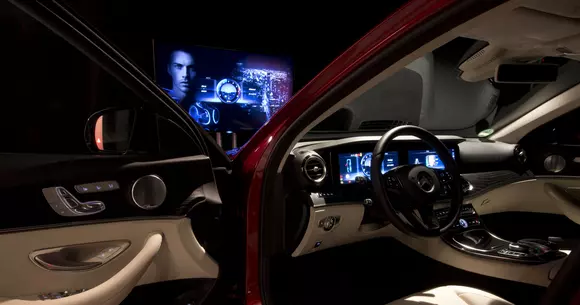 Mercedes-Benz Clasa E - Primele imagini cu interiorul