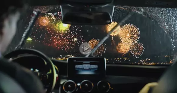 Mercedes-Benz știe cum să-și promoveze produsele originale