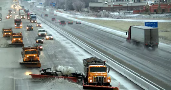 Risipa de bani publici: deszăpezirea autostrăzilor românești, de două ori mai scumpă decât în Canada!
