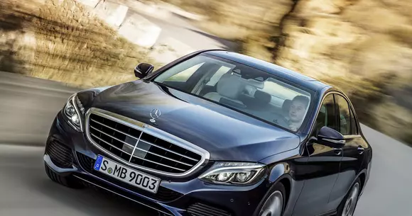 Mercedes-Benz recheamă în service noua Clasa C pentru probleme la sistemul de direcție