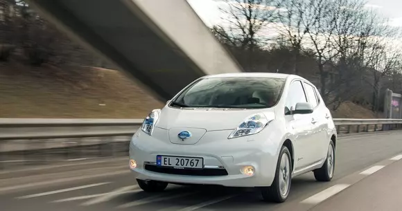 Nissan Leaf pierde titlul de "Cel mai bine vândut model electric din lume"
