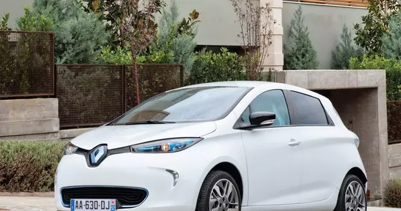 Una caldă, una rece: Renault este cel mai performant brand de mașini electrice în 2015