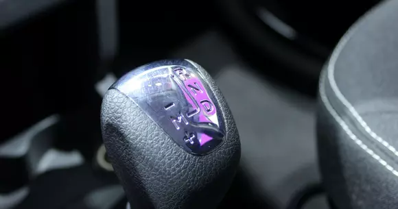 Dacia: Transmisia robotizată Easy-R este disponibilă și în România