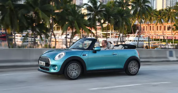 Vine primăvara: noul Mini Cabrio poate fi comandat în România