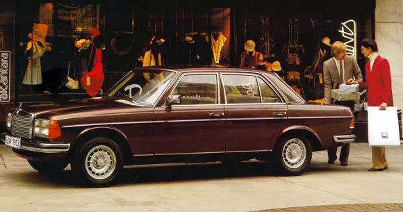 Mercedes-Benz celebrează 40 de ani de la nașterea lui W123