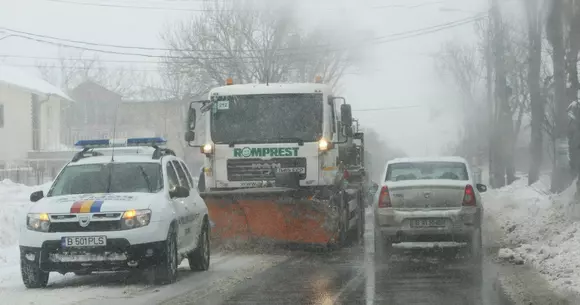 Trafic paralizat în capitală – primarul general s-a declarat nemulțumit de activitatea operatorilor de deszăpezire