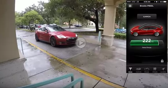 Descoperire accidentală în Kazahstan: Tesla Model S poate pluti ca o barcă (VIDEO)