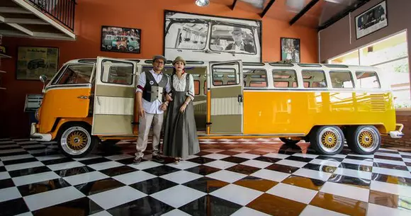 Așa arată cel mai lung Volkswagen Transporter din lume! | FOTO