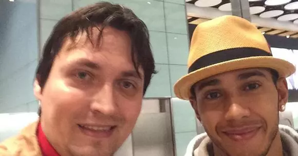 EXCLUSIV | El e românul cu o colecție impresionantă de “surprize” de la gume Turbo: “Am 6.000 de exemplare diferite”