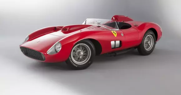 Acest Ferrari 335 Sport Scaglietti din 1957 este cea mai scumpă mașină vândută la licitații