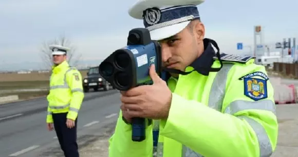 Trei olteni s-au speriat de radarul tip pistol. Au crezut că vor fi împușcați