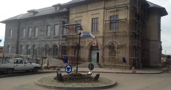 În Băilești există un sens giratoriu pe o stradă cu sens unic