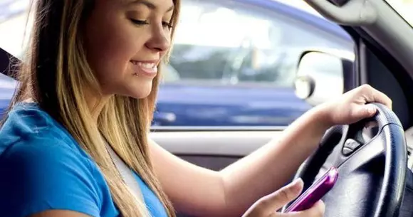 Sfaturi | 5 lucruri minime pe care orice șoferiță ar trebui să știe să le facă