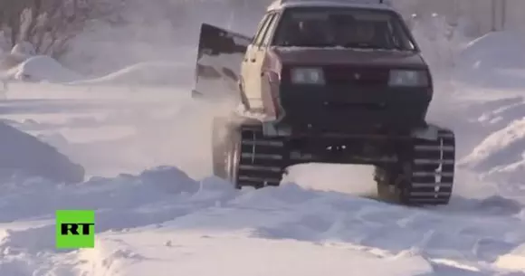 Un rus și-a transformat Lada în tanc | VIDEO